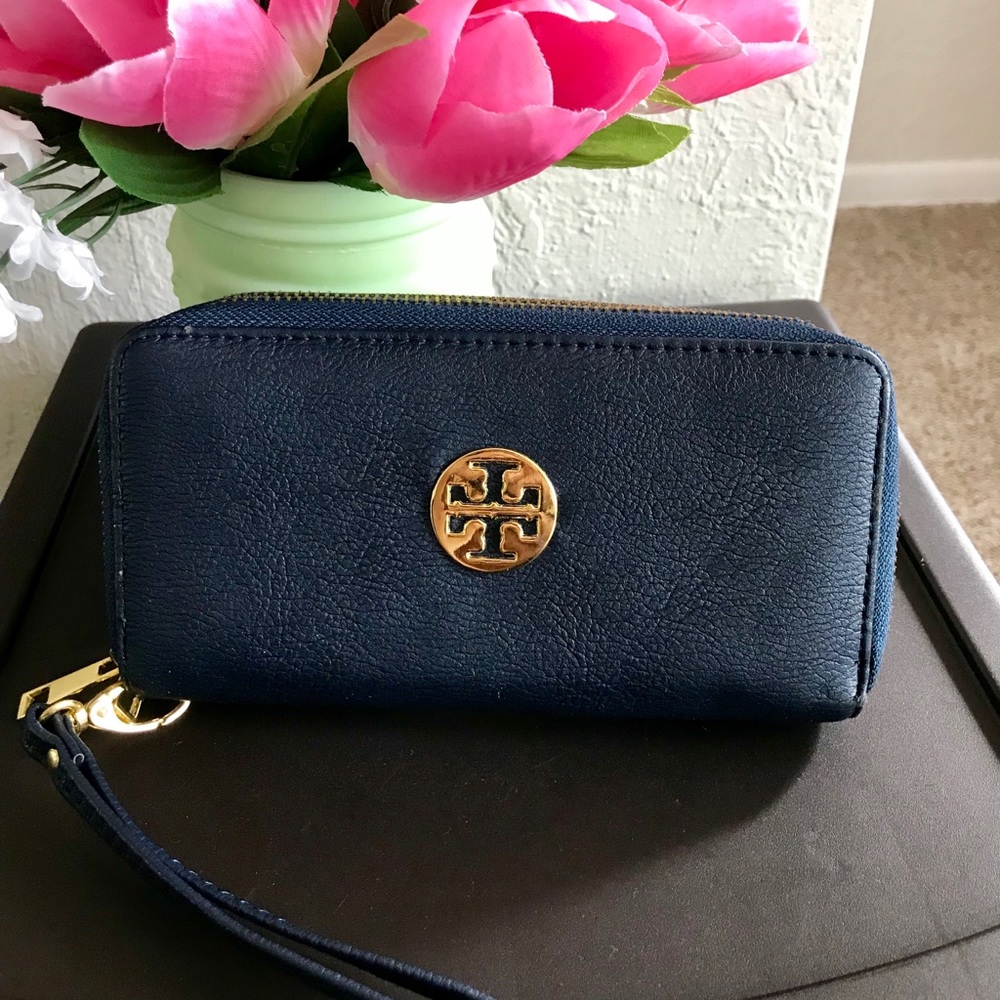 Tory Burch Wristlet ✨